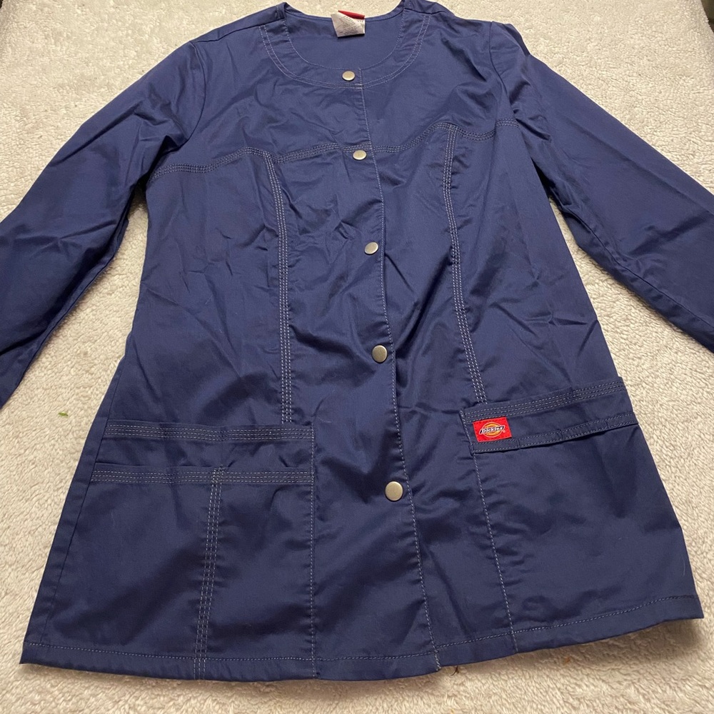 Dickies scrub jacket. Navy blue. Size small.